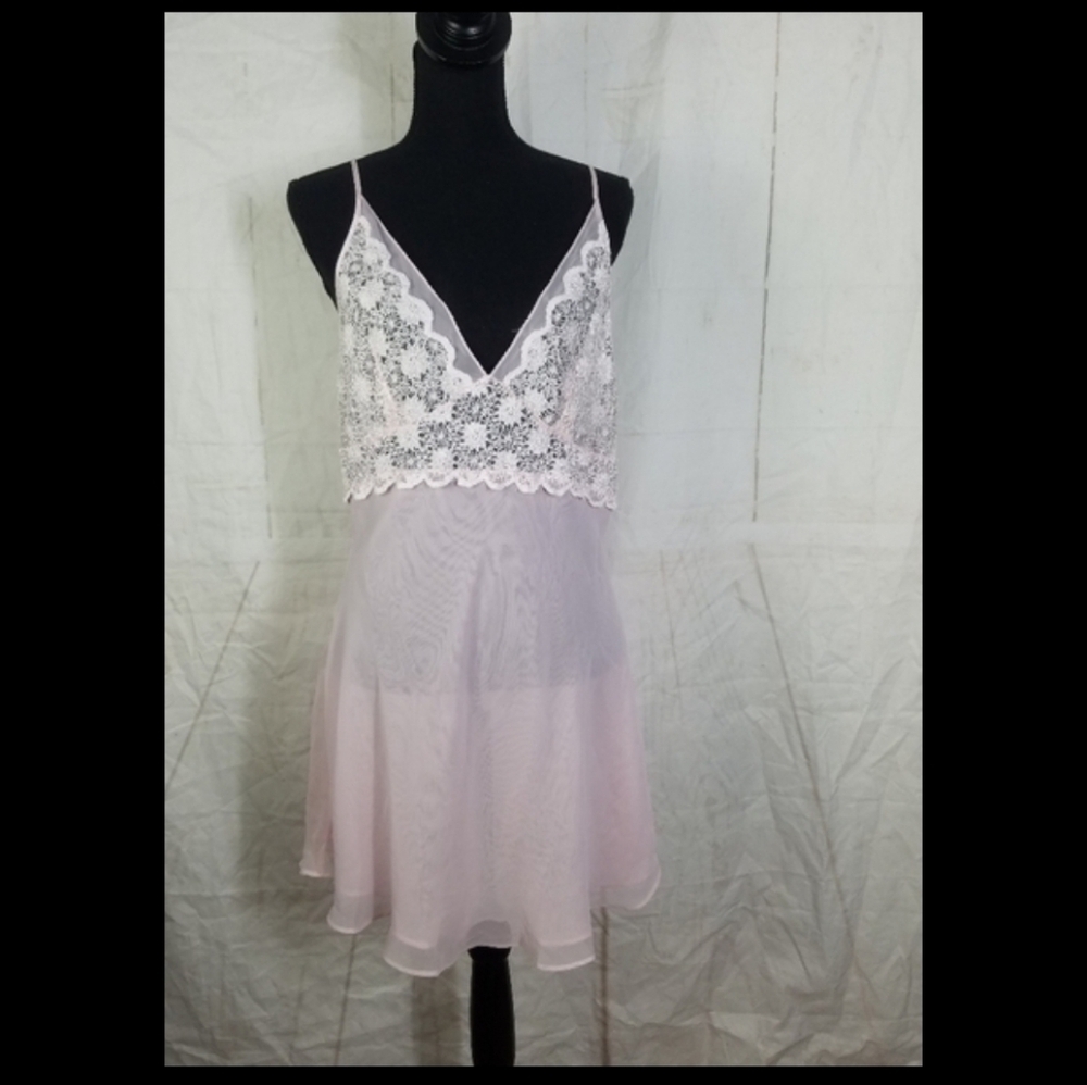 Jones New York pink lace front nightgown